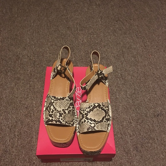 Snake print platform heels - Picture 2 of 3